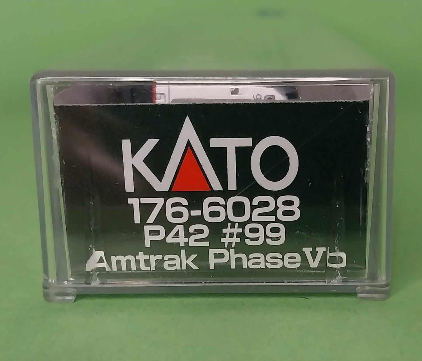 Diesel locomotive P42 Amtrak N scale Kato 99