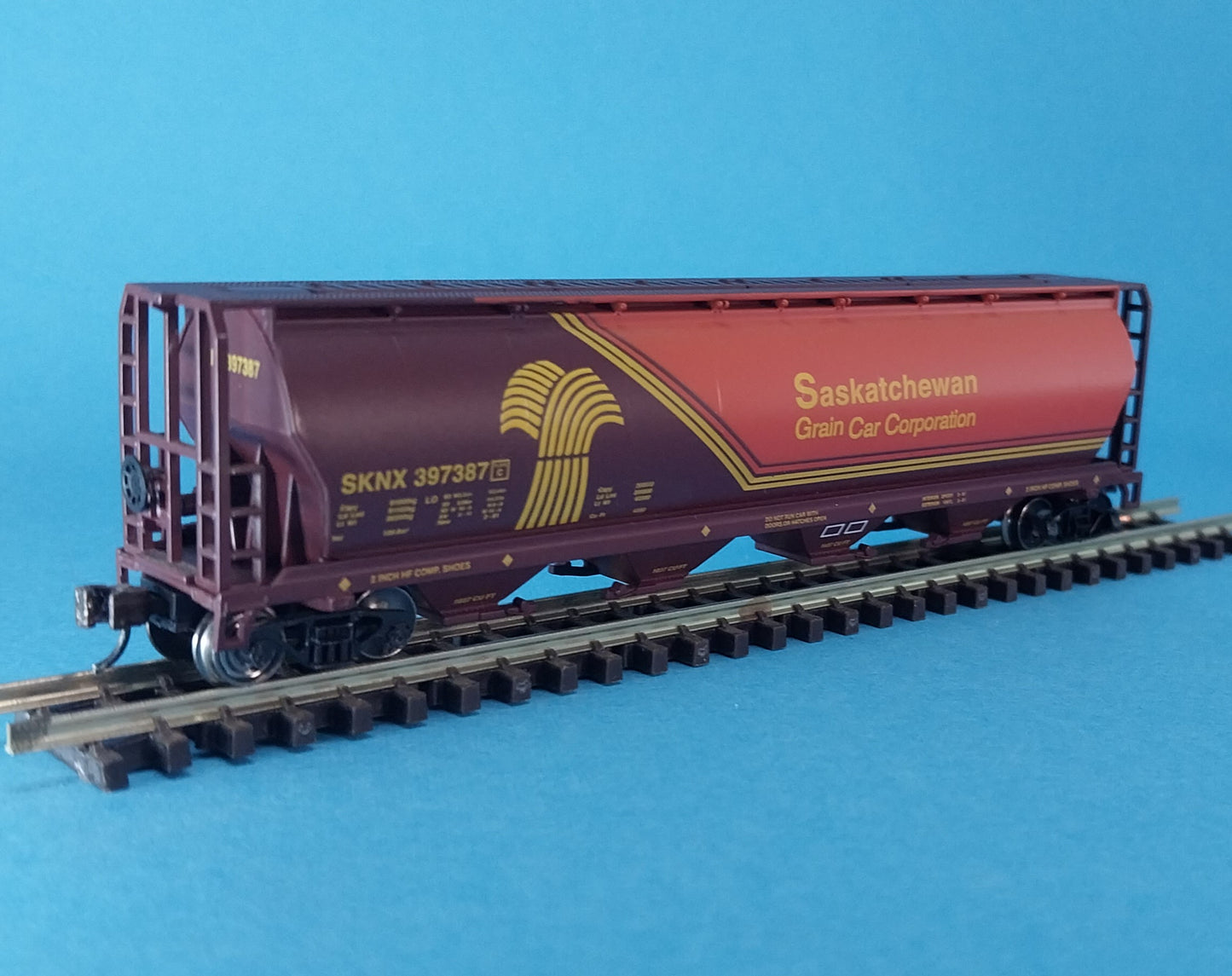 Bachmann N Scale Grain Hopper Item 19153 a